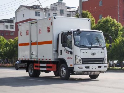 解放4.1米易燃液体厢式运输车